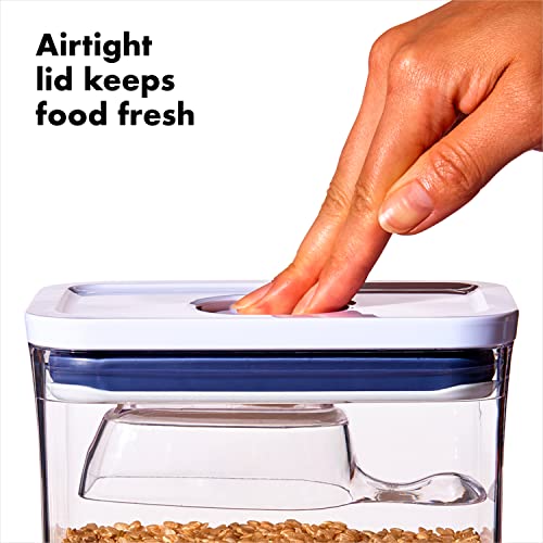 OXO Good Grips Pet POP Container – 6.0 Qt/5.7 L with Half Scoop |Ideal for up to 6.5lbs of Dog Food or 4.5lbs of Cat Food | Airtight Dog and Cat Food Storage Container | BPA Free, Clear