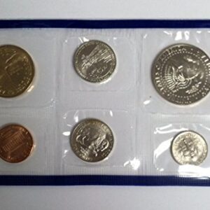 2005 P & D Mint Set in Original U.S. Government Packaging 22-Coins