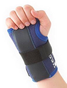 neo-g wrist brace for kids - stabilized support for carpal tunnel, juvenile arthritis, joint pain, tendonitis, hand sprains - adjustable compression - class 1 medical device - one size - right - blue