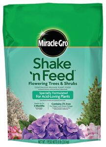 miracle-gro shake 'n feed continuous release plant food for flowering trees and shrubs, 8-pound (slow release plant fertilizer)