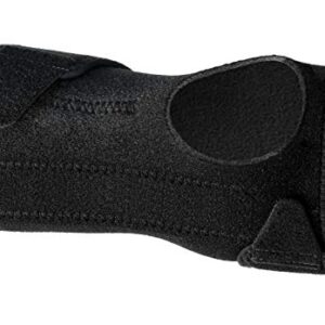 MUELLER Sports Medicine Reversible Wrist Brace with Splint, for Men and Women, Black, One Size