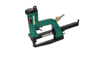 klinch-pak kp-p50-779 pneumatic plier stapler for 1/2-inch crown 779 series staples in 3/8-inch 1/2-inch or 5/8-inch leg staples jk20t779l