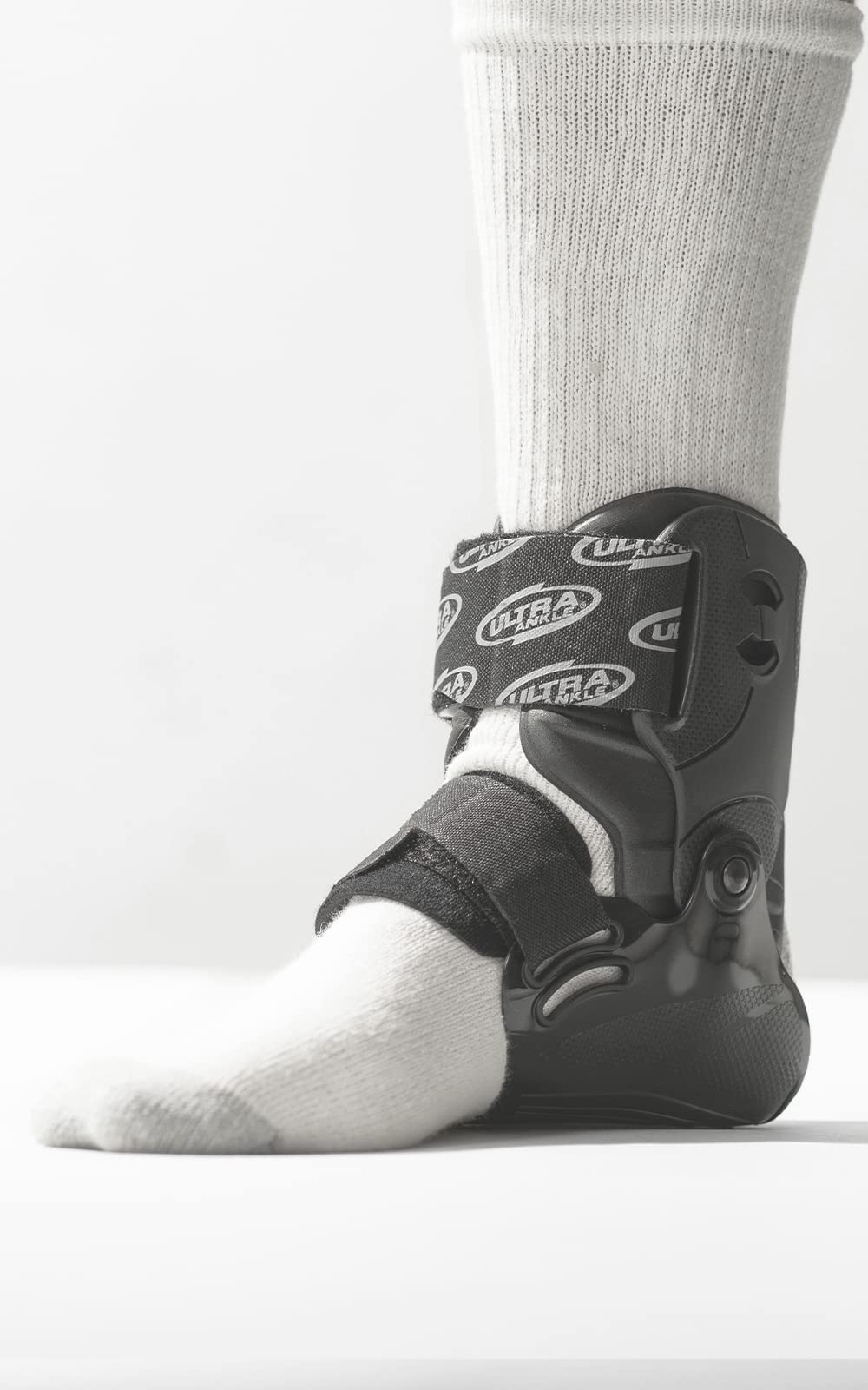 Ultra CTS® Ankle Brace for High Ankle Sprains, Acute Ankle Injuries, Ankle Osteoarthritis (OA), Transition from Walking Boot - S/M