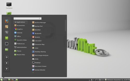Linux Mint 17 "Qiana" 32 Bit Installed on 4 Gb USB Flash Drive - 32 Bit Cinnamon and Mate Desktops Included -- DVD Bonus Material Included