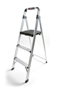 rubbermaid rm-aul3g 3-step ultra-light aluminum stool with plastic top step, 225 lb capacity, silver finish