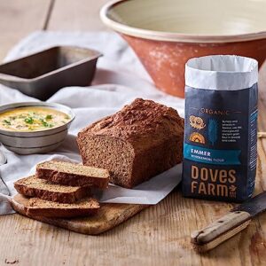 Doves Farm Organic Whole-meal Emmer Flour | 1Kg | Premium Stoneground Flour from Nutrient-rich Emmer Wheat | Perfect for Healthy and Tasty Baking Recipes