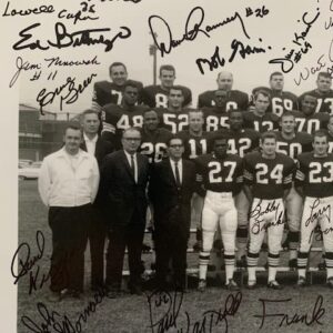 1964 CLEVELAND BROWNS SIGNED 16x20 TEAM PHOTO SIGNED BY 43 JIM BROWN