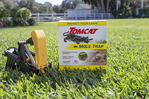 Tomcat Mole Trap, Innovative and Effective Mole Remover Trap Kills Without Drawing Blood, Reusable and Hands-Free, 2 Traps