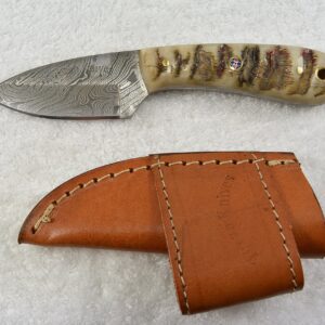 Texan Knives Damascus Steel Short Skinner Knives Fixed Blade Knife with Sheep's Horn Handle Includes Leather Sheath, 6.75" L