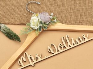 bride hanger, wedding hanger, wood engraving,personalized bride hanger, lady hanger, custom hanger, honor maid, bridesmaid, the doctor hangers，gift-giving hangers