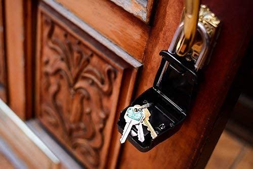 Lion Locks 1500 Key Storage Lockbox, Set-Your-Own Code Lock Portable Key Holder, Rust-Proof Secure Outdoor Key Safe, Hide-a-Key Safe Box Lock Box, Airbnb, Construction (24-Pack/Black)