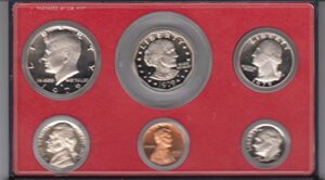 1979 birth year coin set (6) coins- dollar, half dollar, quarter, dime, nickel, and cent- all dated 1979 and encased in a us mint plastic display case choice proof uncirculated