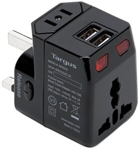 targus world travel power adapter with dual usb charging ports for laptop, phone, tablet, or other mobile device (apk032us)