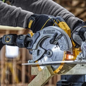 DEWALT 20V MAX 7-1/4-Inch Circular Saw with Brake, Tool Only, Cordless (DCS570B)