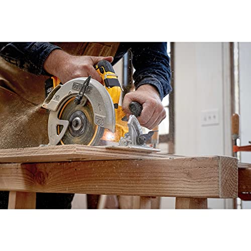 DEWALT 20V MAX* 7-1/4-Inch Cordless Circular Saw with Brake Kit (DCS570P1)