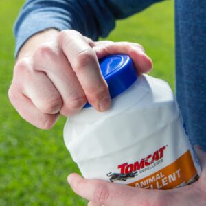 Tomcat Repellents Animal Repellent Granules1 - Repels Rabbits, Squirrels, Groundhogs and Other Small Animals, Contains Essential Oils, Long Lasting, No Stink, Rain-Resistant, 2 lbs.