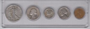 1940 birth year coin set (5) coins - silver half dollar, silver quarter, silver dime, nickel, and cent all dated 1940 and encased in plastic display case very good circulated condition