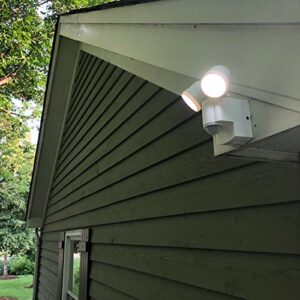 IQ America LB1403WH Battery Powered Indoor Outdoor Weatherproof LED Motion Security Motion Floodlight, 280 lumens, Wall & Eave Mount Pivots & Rotates, Sheds Yard Garage Stairways Decks Piers RV