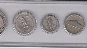 1939 Birth Year Coin Set (5) Coins - Half Dollar, Quarter, Dime, Nickel, and Cent - All Dated 1939 and Encased in a Plastic Display Case -Vintage- Great Gift For Any Occassion Very Good