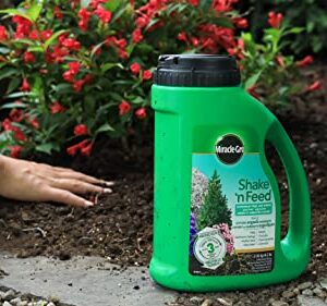 Miracle-Gro 2.04kg Shake n Feed Flowering Trees and Shrubs Plant Fertilizer