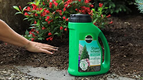 Miracle-Gro 2.04kg Shake n Feed Flowering Trees and Shrubs Plant Fertilizer