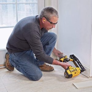 DEWALT 20V MAX* XR Finish Nailer, Straight, 16GA (DCN662B)