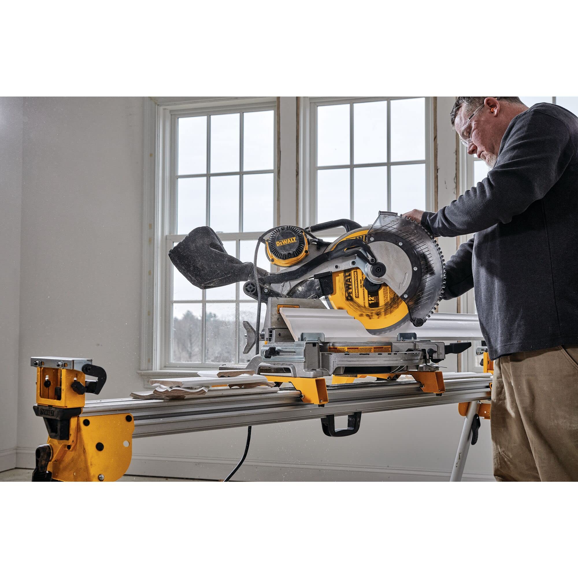 DEWALT Miter Saw, Double-Bevel, Compound, 12-Inch, 15-Amp (DWS716)