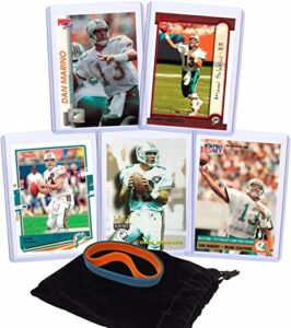dan marino football cards (5) assorted bundle - miami dolphins trading card gift set