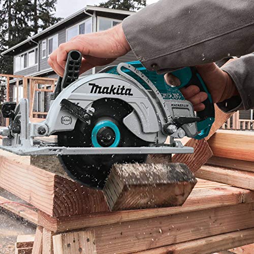 Makita XSR01PT-R 18V X2 (36V) LXT Brushless Lithium-Ion 7-1/4 in. Cordless Rear Handle Circular Saw Kit with 2 Batteries (Renewed)