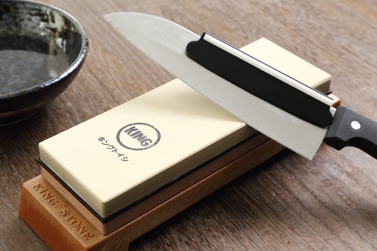 KING Whetstone Starter Set Include 1000/6000 Grit Combination Whetstone made in Japan, Knife Angle Holder, B&B Japan Original Wiping Cloth and Stable Plastic Base