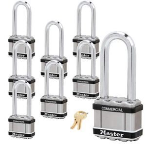 master lock magnum padlock - 2" w x 2-1/2"l shackle, eight (8) keyed alike locks m5nkaljsts-8 w/bumpstop technology