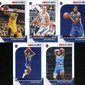 2019-20 Panini NBA Hoops Golden State Warriors Team Set of 10 Cards: D'Angelo Russell(#18), Stephen Curry(#59), Klay Thompson(#60), Draymond Green(#62), Kevon Looney(#65), Willie Cauley-Stein(#169), Jordan Poole(#223), Eric Paschall(#230), Alen Smailagic(