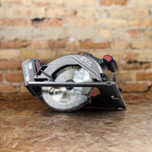 SKIL PWR CORE 20 Brushless 20V 6-1/2'' Circular Saw Kit, Includes 4.0 Ah Battery, PWR ASSIST UBS Adapter AND PWR JUMP Chargers - CR5413-1A