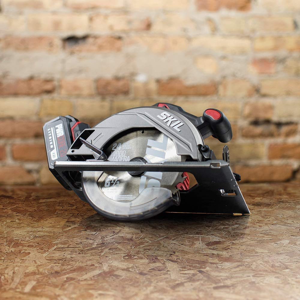 SKIL PWR CORE 20 Brushless 20V 6-1/2'' Circular Saw Kit, Includes 4.0 Ah Battery, PWR ASSIST UBS Adapter AND PWR JUMP Chargers - CR5413-1A