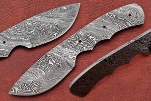 6.75 inches long spear point blank blade skinning knife, hand forged damascus steel 3.5" scale space with 3 pin hole space, 3 inches cutting edge