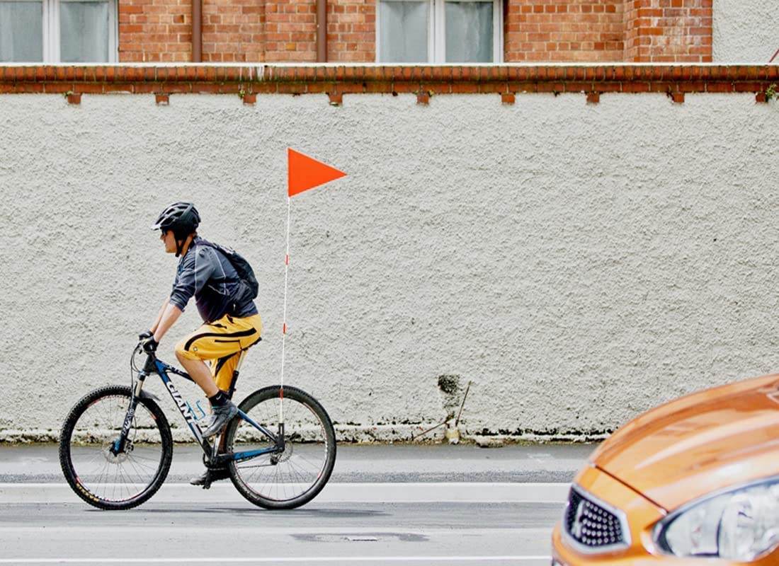 Uelfbaby Upgraded Bike Flags with Pole, 6 ft High Visibility Orange Fags with heavy Duty Fiberglass Flag Pole