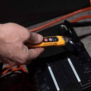 Klein Tools NCVT3PKIT Electrical Test Kit, Dual-Range Non-Contact Voltage Tester with Flashlight, AC/DC Voltage Tester