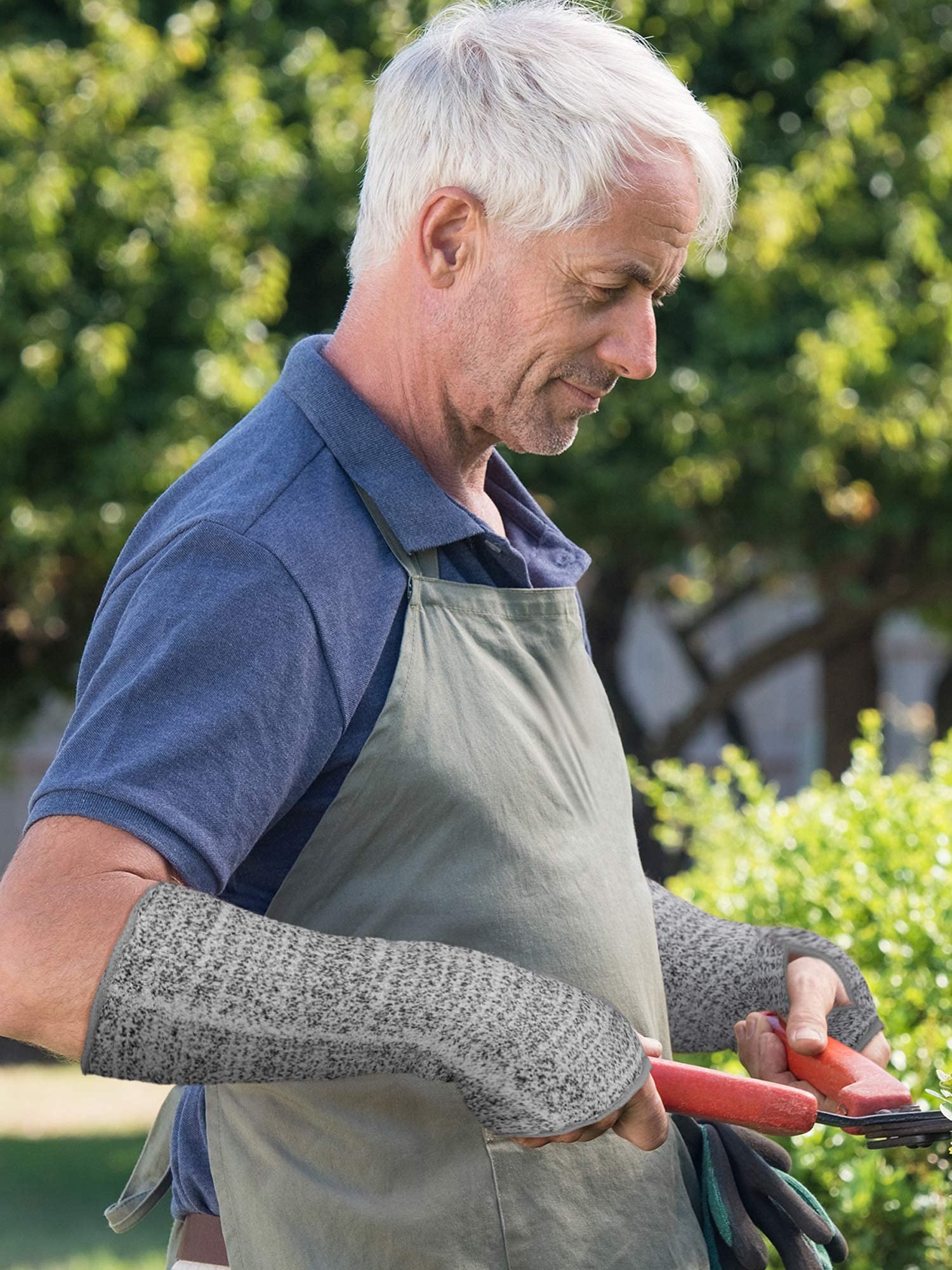 SATINIOR 2 Pairs Cut Resistant Sleeves Protective Arm Sleeves Safety Arms Protection Sleeves with Thumb Hole,for Garden Kitchen (Black, Gray), Medium