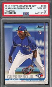 vladimir guerrero jr 2019 topps complete set fielding rookie baseball card #700 psa 10