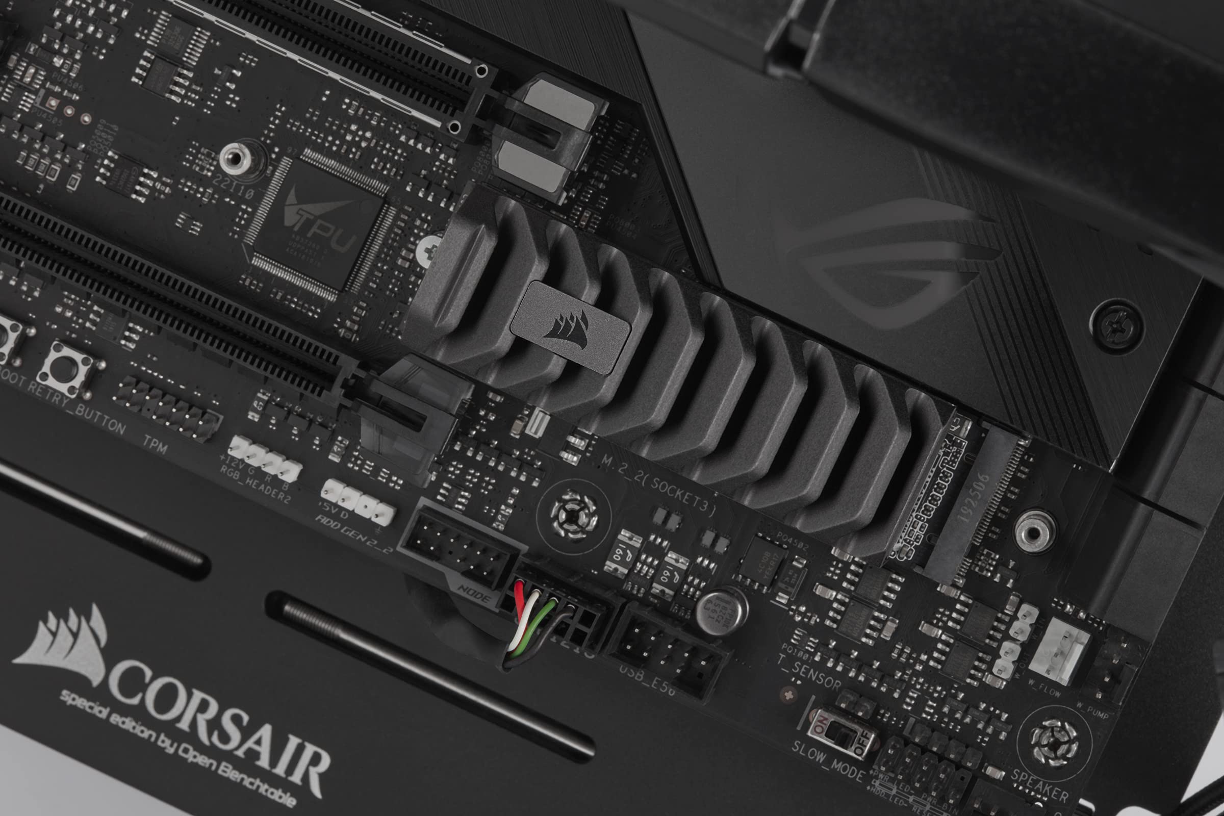 CORSAIR MP600 PRO XT Gen4 PCIe x4 NVMe M.2 SSD – High-Density TLC NAND – Aluminum Heatspreader – M.2 2280 Form-Factor