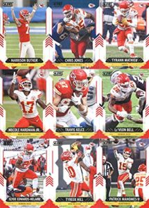 2021 score veterans kansas city chiefs team set of 9 cards: patrick mahomes ii(#1), tyreek hill(#2), clyde edwards-helaire(#3), le'veon bell(#4), travis kelce(#5), mecole hardman jr.(#6), tyrann mathieu(#7), chris jones(#8), harrison butker(#9)