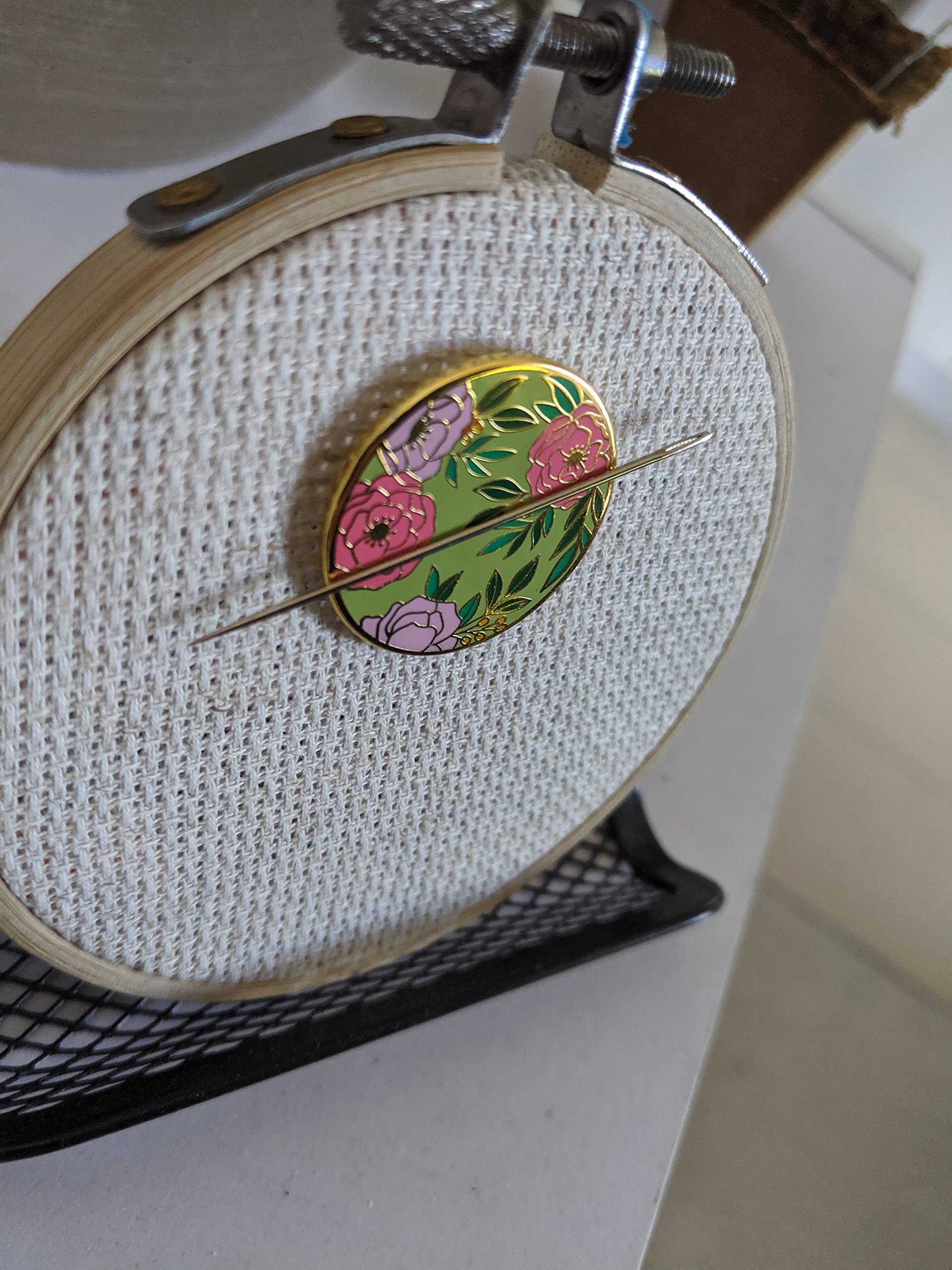 Field of Flowers Needle Minder