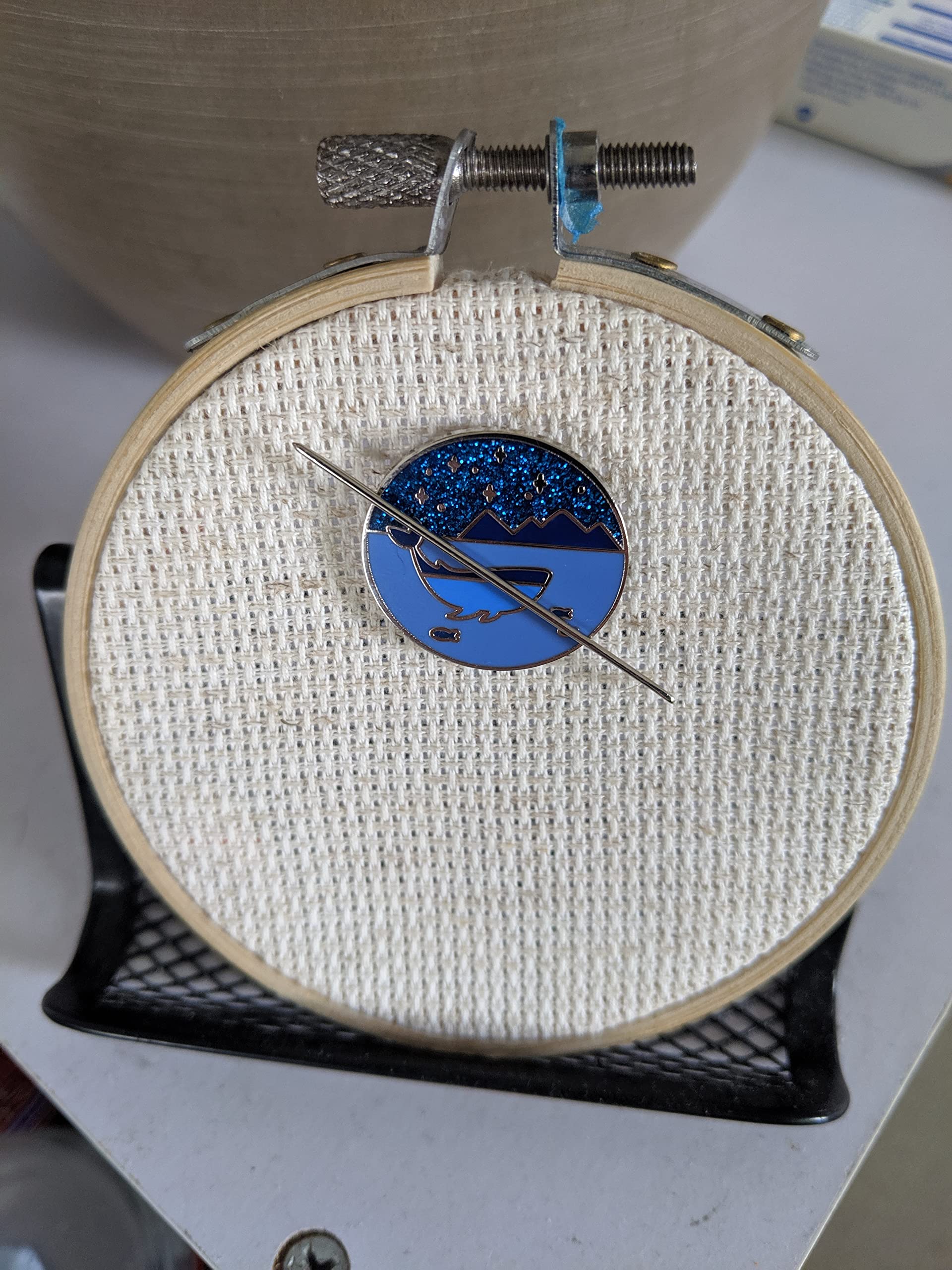 Whale Needle Minder