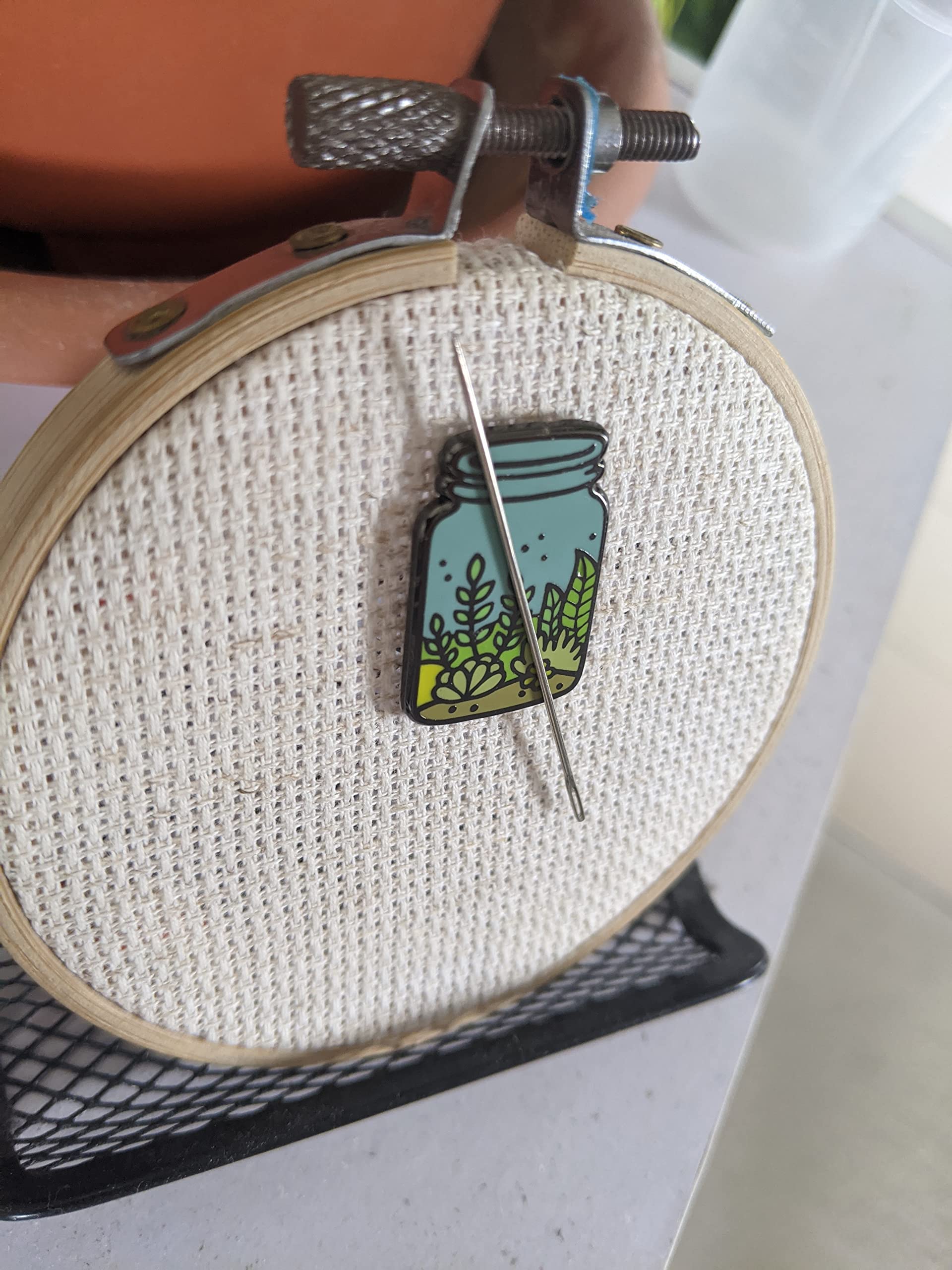 Terrarium Needle Minder