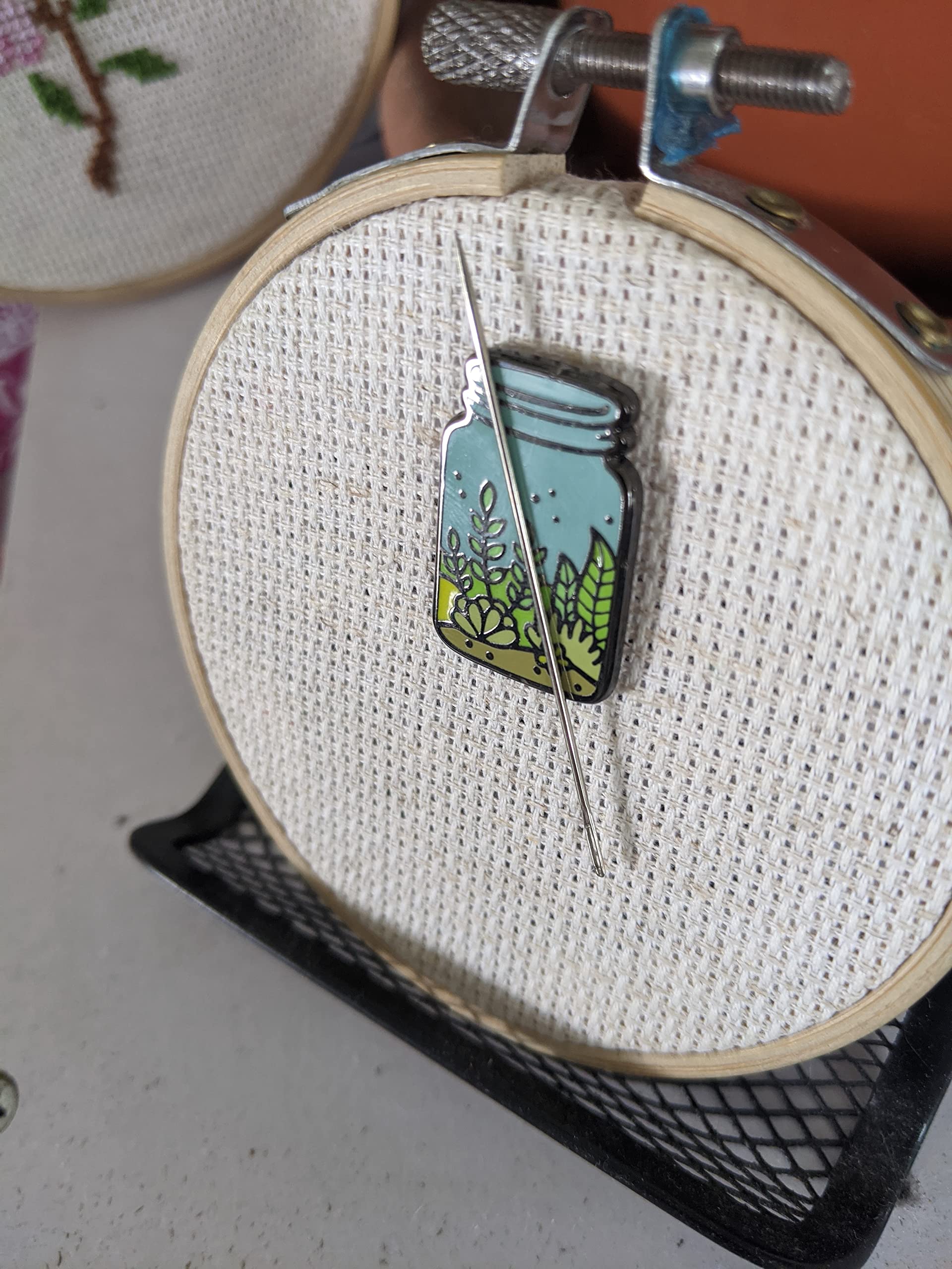 Terrarium Needle Minder