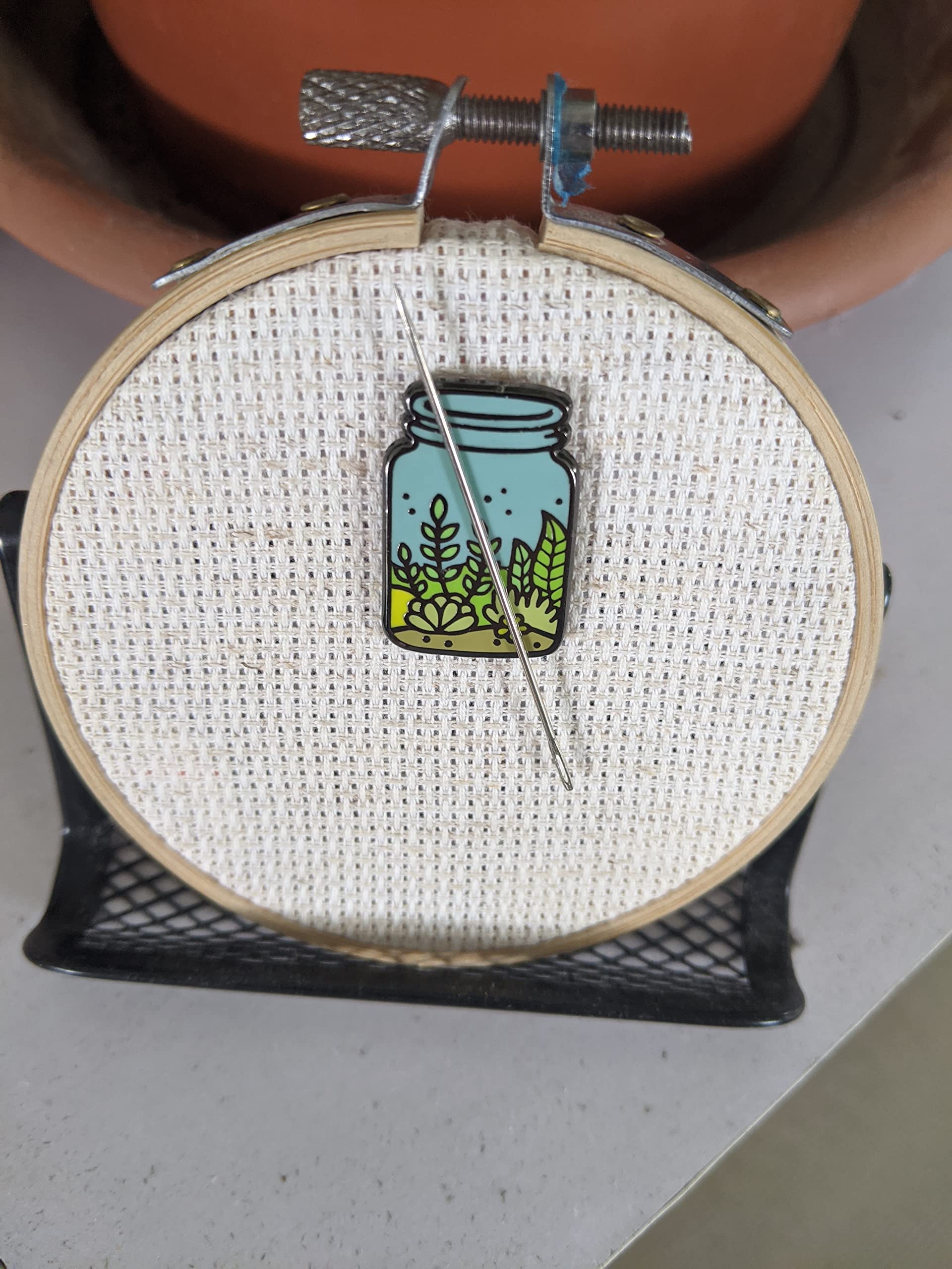 Terrarium Needle Minder