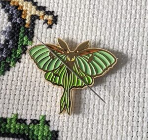 pastel luna moth needle minder