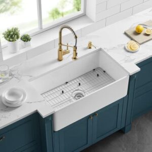 LYNNADO Farmhouse Sink 33 inch Fireclay Farm Kicthen Sink Apron Sink Large &Deep Single Bowl Undermount Sink with Bottom Grid in & Drain, White Color