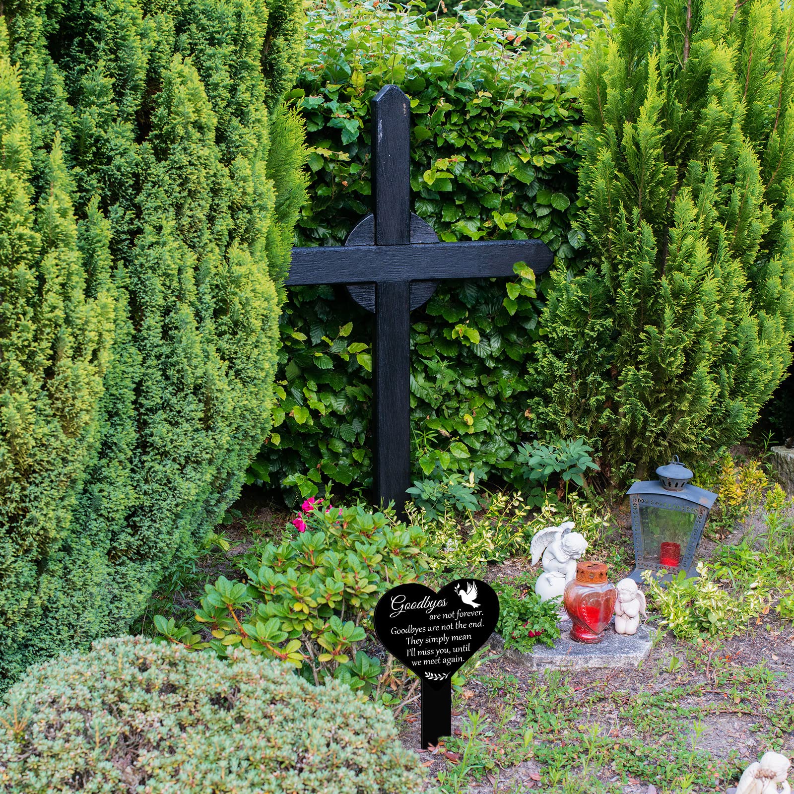 Roowest Heart Memorial Remembrance Plaque Stake Acrylic Grave Marker for Cemetery Black Memorial Garden Stake Sympathy Grave Stake for Outdoors Yard Grave Waterproof Cemetery Decoration, Heart Shape