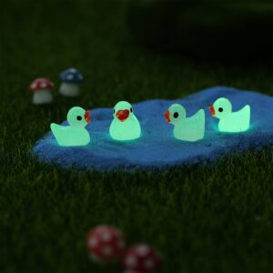 WINMIND 100Pcs Luminous Little Duck Miniature Garden Statue Glow in The Dark Resin Duck Micro Landscape Dolls for Gnomes Garden Glow Accessories Outdoor Patio Lawn Yard Decoration